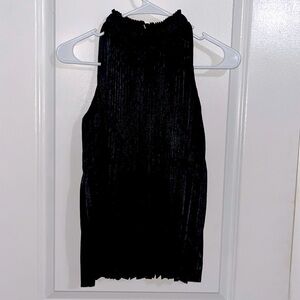 Nine West extra small pleated top. If you watch the video you attached….